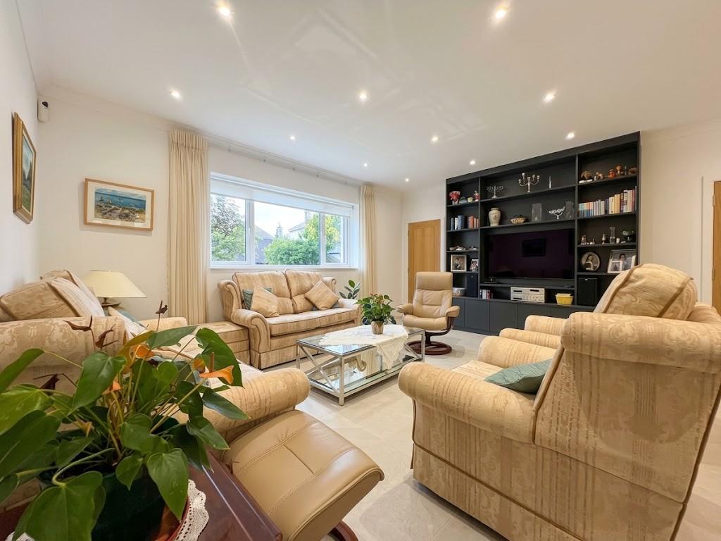 Highview Gardens, Edgware, HA8, Edgware